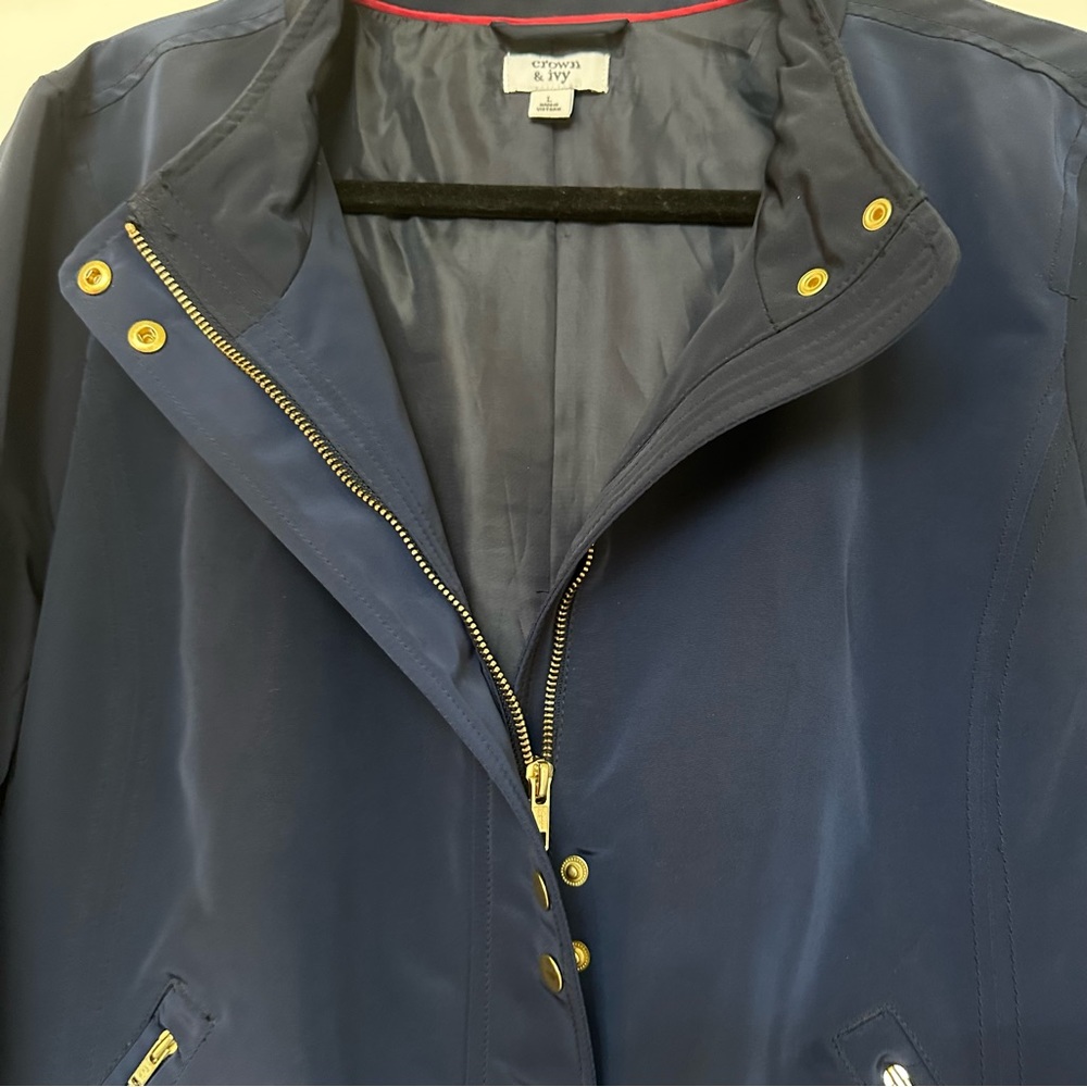 CROWN & IVY ladies navy front zip jacket w/ side zip pockets & gold buttons - Picture 4 of 10
